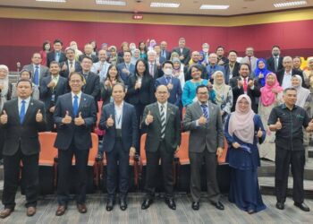 MOHAMAD Shatar Sabran (depan tengah) pada Sesi Jelajah MQA @ IPT Swakreditasi di International Medical University (IMU), Cyberjaya.