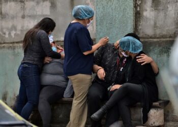 MEMANG sukar bagi mana-mana pihak untuk menerima hakikat kehilangan orang tersayang akibat Covid-19. – GAMBAR HIASAN/AFP