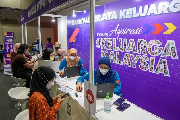 Golongan muda intai peluang kerjaya, pendidikan - Utusan Digital