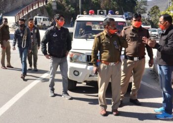 ANGGOTA keselamatan bersiap sedia melakukan operasi mencari serta menyelamat di Srinagar, negeri Uttarakhand, India. - AFP