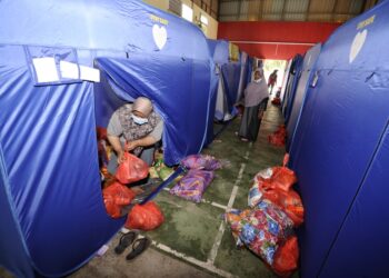 MANGSA banjir yang masih ditempatkan di PPS Kampung Poum, Jelebu, Negeri Sembilan. - UTUSAN/MOHD SHAHJEHAN MAAMIN