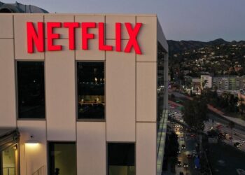 TINDAKAN Netflix menggantung operasinya di Rusia mengundang saman daripada rakyat negara itu. – AGENSI