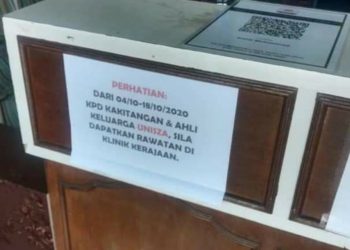 NOTIS yang ditampalkan di kaunter sebuah klinik di Kuala Terengganu, Terengganu yang memaklumkan mulai 4 hingga 18 Oktober ini, mana-mana kakitangan dan keluarga Unisza diminta mendapatkan rawatan di klinik kerajaan, susulan kes Covid-19 membabitkan petugas universiti itu.