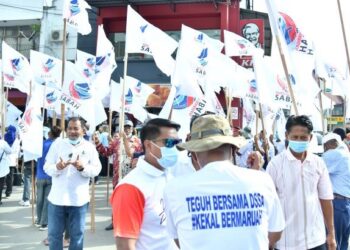 PEMAKAIAN pelitup muka dan penjarakan fizikal tidak boleh diabaikan semasa berkempen.