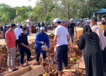 JENAZAH Allahyarham Pakya atau Yahya Atan selamat dikebumikan di Tanah Perkuburan Islam Ar Raudah, Taman Mount Austin, Johor Bahru.