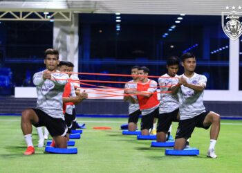 KEPULANGAN Safawi Rasid (tkiri) dalam latihan JDT memberi isyarat dia bersedia diturunkan bertemu Sri Pahang malam ini. – IHSAN JOHOR SOUTHERN TIGERS