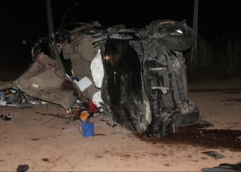 KEADAAN Toyota Fortuner yang terlibat kemalangan di kilometer 67 Jalan Kuantan-Segamat di Pekan, Pahang.