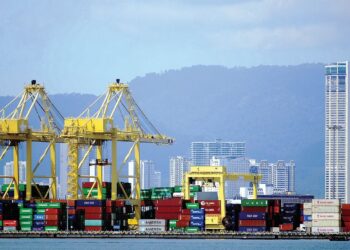 PELABUHAN Pulau Pinang menjadi pintu eksport-import negeri itu ke pasaran domestik dan
global. – GAMBAR HIASAN