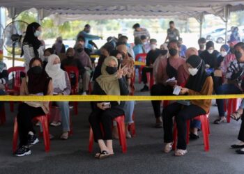 UMNO perlu bergerak sebagai satu pasukan dan terus mendekati rakyat terutama pengundi  muda yang kali pertama mengundi pada Pilihan Raya Umum Ke-15 (PRU15). – UTUSAN/PUQTRA HAIRRY