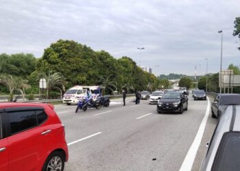 KEADAAN penunggang basikal maut selepas kemalangan di Jalan Cyberjaya(Dengkil)/Puchong menghala ke Cyberjaya. - FOTO MEDIA SOSIAL