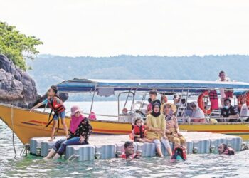 ISLAM telah menetapkan pembahagian harta mengikut faraid untuk  ibu bapa. -GAMBAR HIASAN