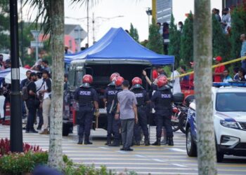 PASUKAN Tempur Ringan (LSF) Polis Diraja Malaysia (PDRM) berkawal di hadapan pintu dua, Istana Negara hari ini. - UTUSAN/AMIR KHALID