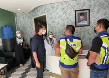 Polis memeriksa premis dipercayai dijadikan tempat mengadakan solat Jumaat