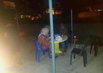 SEBUAH kedai yang diserbu polis selepas melanggar SOP di sekitar Pasir Mas, Kelantan awal pagi ini. - IHSAN IPD PASIR MAS