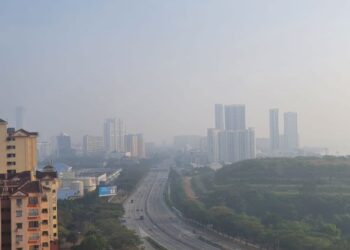 KUALITI udara di sekitar kawasan kebakaran tapak pelupusan sampah Pulau Burung, Nibong Tebal, Pulau Pinang pagi ini semakin buruk dengan bacaan IPU melebihi 100.