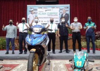 TON Zailani Mat Darus (tengah) pada Program Klinik Cub Prix Bual Santai Anak Muda Motor Show di Taiping hari ini. - FOTO/WAT KAMAL ABAS