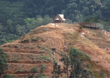 KAWASAN projek pertanian yang diarah menghentikan operasi serta-merta kerana menjadi punca pencemaran sungai di Sungai Raia, Ipoh hari ini. - IHSAN JAS PERAK