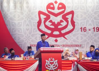 ISMAIL Sabri Yaakob menyampaikan ucapan penggulungan ketika Perhimpunan Agung UMNO 2021 di Pusat Dagangan Dunia Kuala Lumpur pada 19 Mac lalu. – UTUSAN/AMIR KHALID