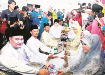 MAS kahwin yang dihadiahkan kepada isteri ketika akad nikah adalah simbolik sebuah penghormatan, penghargaan dan kasih sayang bagi memulakan sebuah ikatan suci.