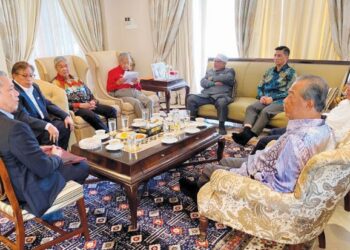 GAMBAR yang dirakam pada 23 Februari 2020 membabitkan pertemuan lapan pemimpin Melayu di rumah Tun Dr. Mahathir Mohamad di Seri Kembangan, Selangor.