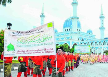 LAZIMNYA umat Islam di Malaysia menyambut Maulidur Rasul dengan mengadakan perarakan.