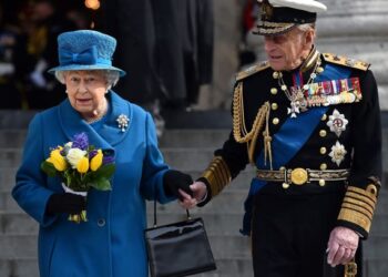 RATU ELIZABETH II bersama mendiang suaminya, Putera Philip. -AFP