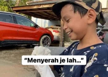 TANGKAP layar video memaparkan adik Rahman menceritakan kembali saat mainan kesayanganya hanyut dibawa arus air banjir. - MYFUNDACTION