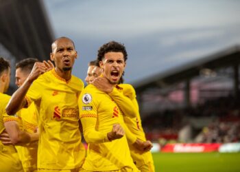 CURTIS Jones (kanan) mungkin diturunkan dalam kesebelasan utama Liverpool apabila menentang Porto awal pagi esok.