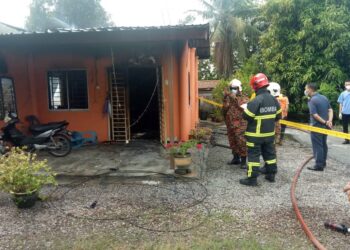 KEADAAN sebuah rumah yang terbakar di Kampung Bohor, Jalan Hutan Kampung, Alor Setar, Kedah, hari ini.