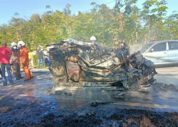 KEADAAN kereta dipandu seorang lelaki yang terbakar dalam kemalangan melibatkan lima kenderaan di Jalan Sungai Jagung, Padang Pusing, Pendang, Kedah, hari ini.