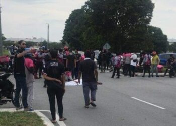 KEADAAN kemalangan maut melibatkan seorang penghantar makanan Foodpanda di simpang empat, Jalan Kuarters KLIA, Nilai, Seremban, Negeri Sembilan,  petang semalam. - MEDIA SOSIAL