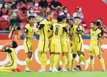 PASUKAN yang akan memulakan kempen Liga Malaysia esok diminta meletakkan kepentingan Harimau Malaya di depan apabila memilih pemain yang mengisi posisi utama.