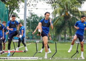 PEMAIN Harimau Malaya menjalani latihan di Wisma FAM, Kelana Jaya dalam persiapan menghadapi Piala AFF di Singapura, bulan depan.