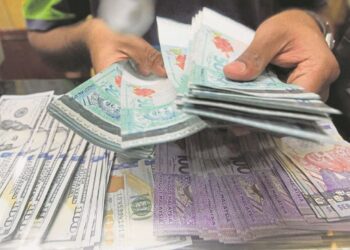 Nilai ringgit yang rendah bakal memberi kesan kepada sektor perdagangan Malaysia dengan negara luar. 
– GAMBAR HIASAN