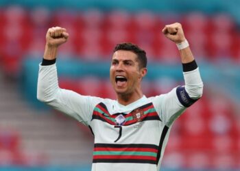 CRISTIANO Ronaldo berterima kasih kepada rakan sepasukan kerana membantu menjadikan dirinya sebagai penjaring terbanyak sepanjang zaman. - AFP