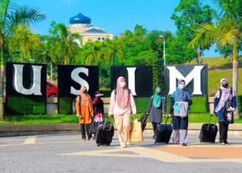 MAHASISWA seharusnya mengambil peluang semasa di universiti untuk menguasai bidang kemahiran lain. – UTUSAN/MUHAMMAD IZZAT TERMIZIE