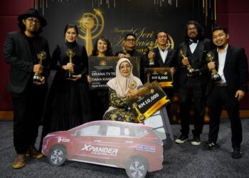 FAUZIAH Nawi bersama barisan pemenang Anugerah Seri Angkasa 2022.