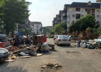 TIMBUNAN sampah sarap yang belum diselenggarakan menimbulkan keadaan tidak selesa dalam kalangan penduduk di kawasan terjejas.