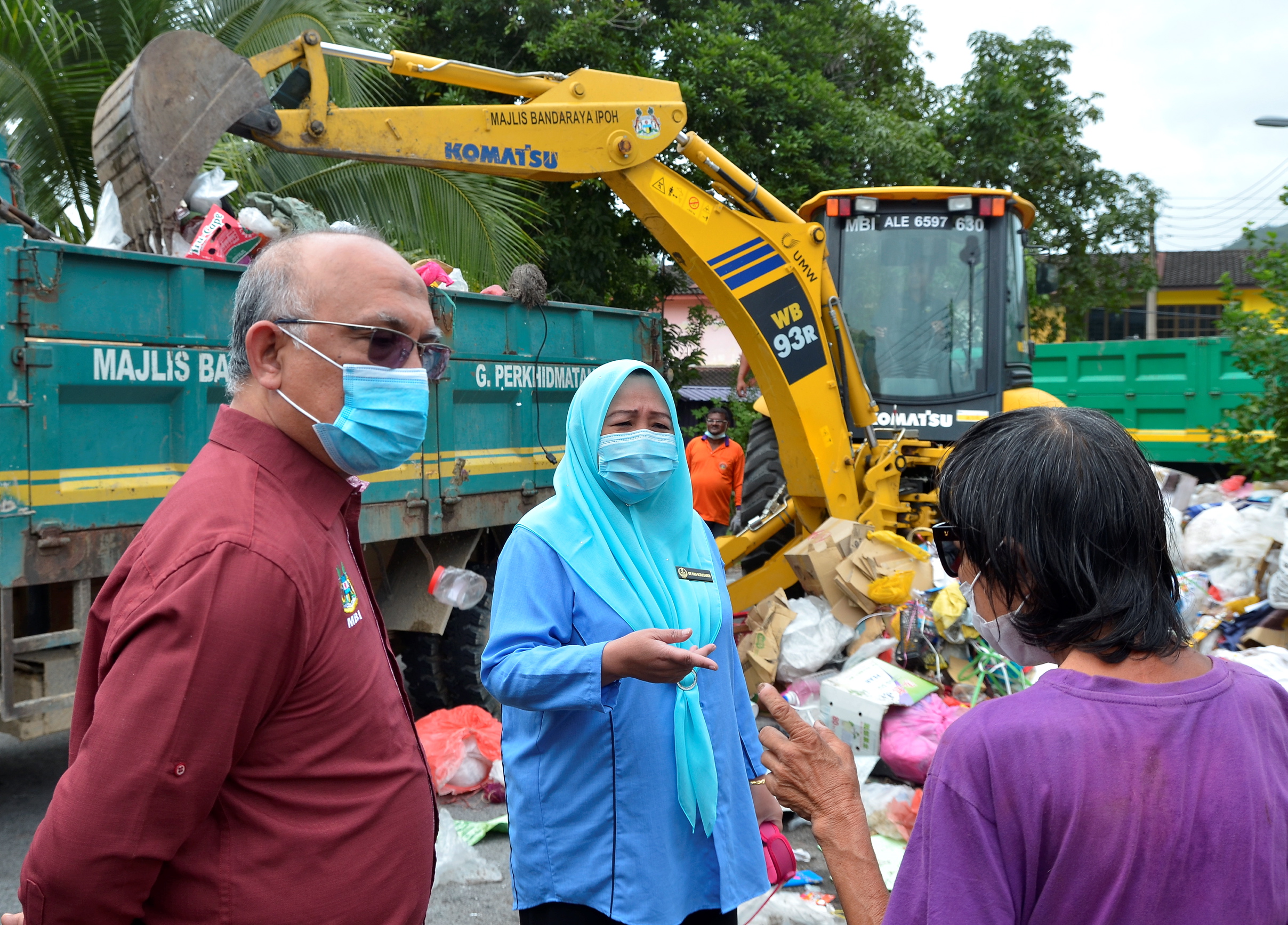 lori angkat sampah