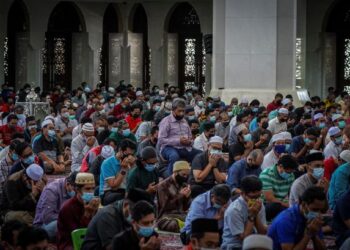 Umat Islam tidak boleh berputus asa daripada bertaubat dan berdoa agar musibah Covid-19 ini diangkat oleh Allah SWT. – Gambar hiasan