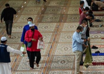 TIMBUL polemik dalam kalangan umat Islam mengenai penjarakan saf ketika solat berjemaah di masjid dan surau.