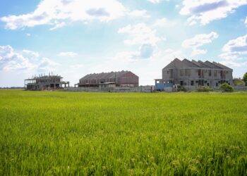 Sebahagian kawasan sawah yang ditukar dengan projek perumahan di Alor Setar. - MINGGUAN?SHAHIR NOORDIN