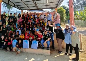 Projek Sekolah Rimba memupuk minat belajar anak Orang Asli suku Semaq Beri di SK Sungai Berua di Hulu Terengganu, Terengganu.