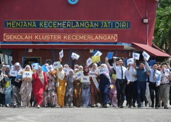 KEMENTERIAN Pendidikan tidak pernah menetapkan kedudukan ranking sekolah berdasarkan keputusan SPM 2021 yang diumumkan baru-baru ini. - UTUSAN/PUQTRA HAIRRY