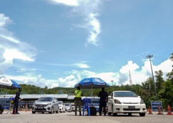 SEKATAN jalan raya yang diadakan di Bentong, Pahang, semalam. - UTUSAN/SHIDDIEQIIN ZON