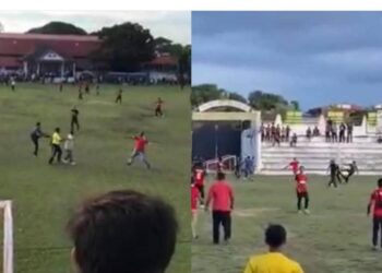 TANGKAP layar yang menunjukkan pengadil diserang semasa mengendalikan perlawanan di Stadium Mini Pasir Mas, Kelantan, Ahad lalu. - MEDIA SOSIAL