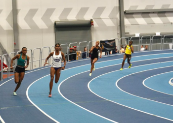 Shereen Vallabouy mengungguli acara 400m di Kejohanan Jemputan Lewis (dalam dewan) di Chicago.