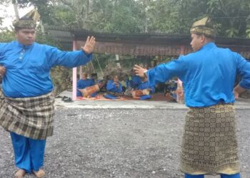 Muzik adalah elemen penting dalam persembahan silat dan ia akan hilang serinya jika tidak diiringi bunyi-bunyian muzik tradisional. -UTUSAN/WAT KAMAL ABAS