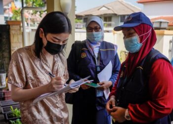 SOAL selidik yang dilakukan secara bersemuka adalah lebih teratur dan bersifat profesional. – UTUSAN/AMIR KHALID