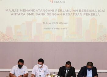 MAJLIS menandatangani perjanjian bersama antara kesatuan pekerja dan SME Bank di Kuala Lumpur.